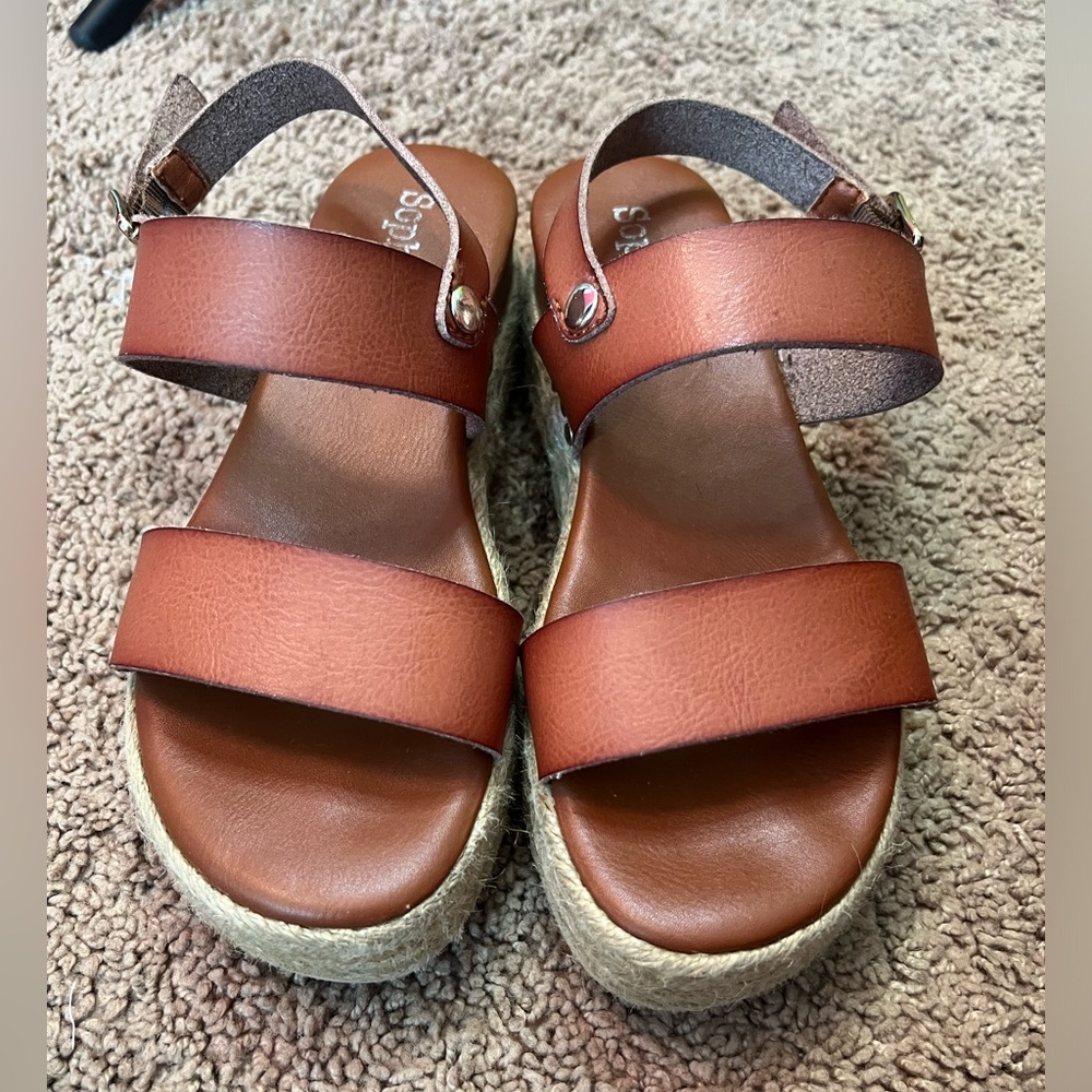 Sophie 17 espadrille size 2 - small amount of wear noted on heel of left shoe